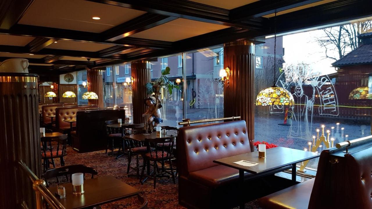 Hotel Bishops Arms Мора Екстериор снимка