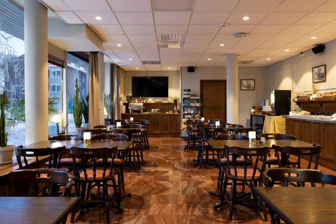 Hotel Bishops Arms Мора Екстериор снимка