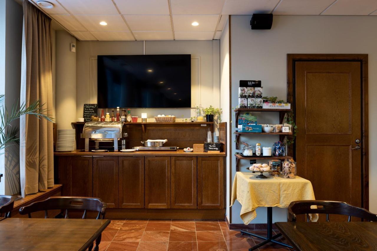 Hotel Bishops Arms Мора Екстериор снимка