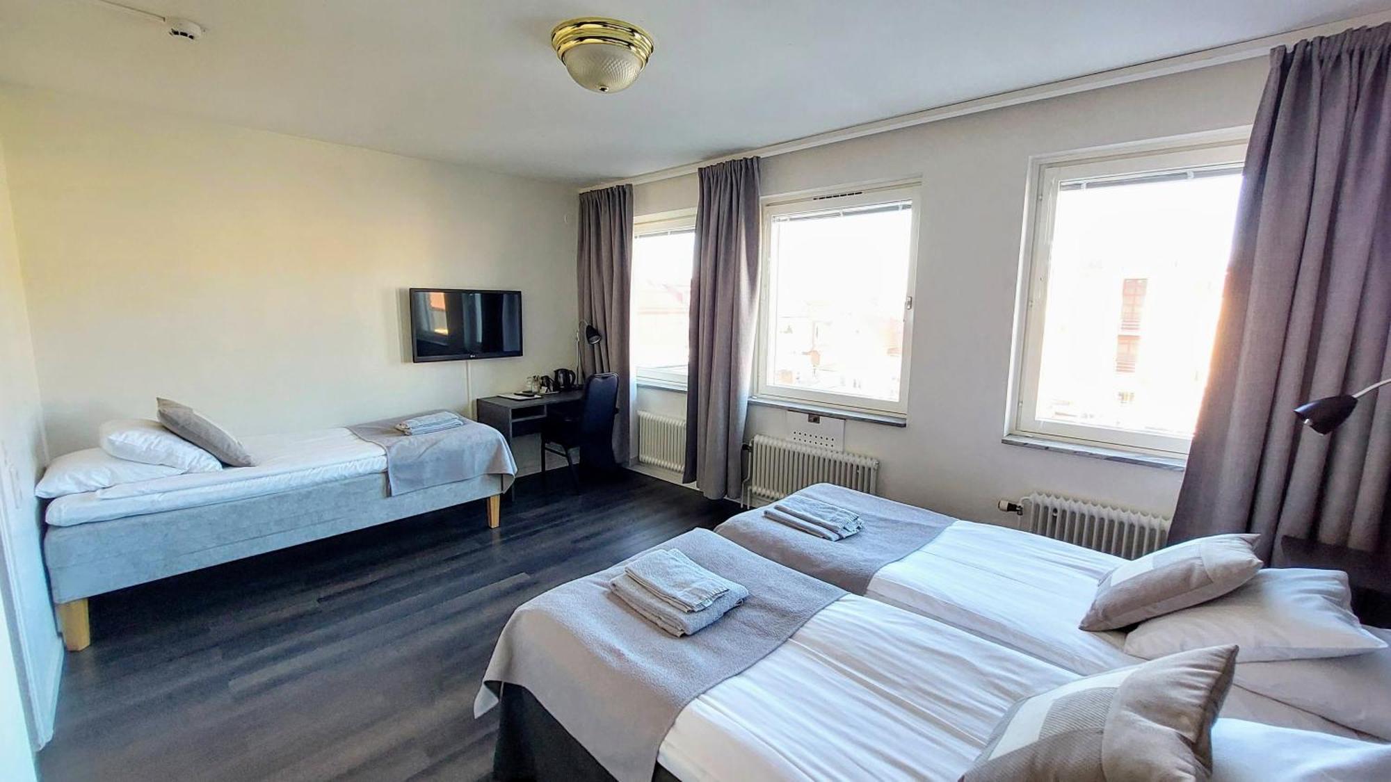 Hotel Bishops Arms Мора Екстериор снимка
