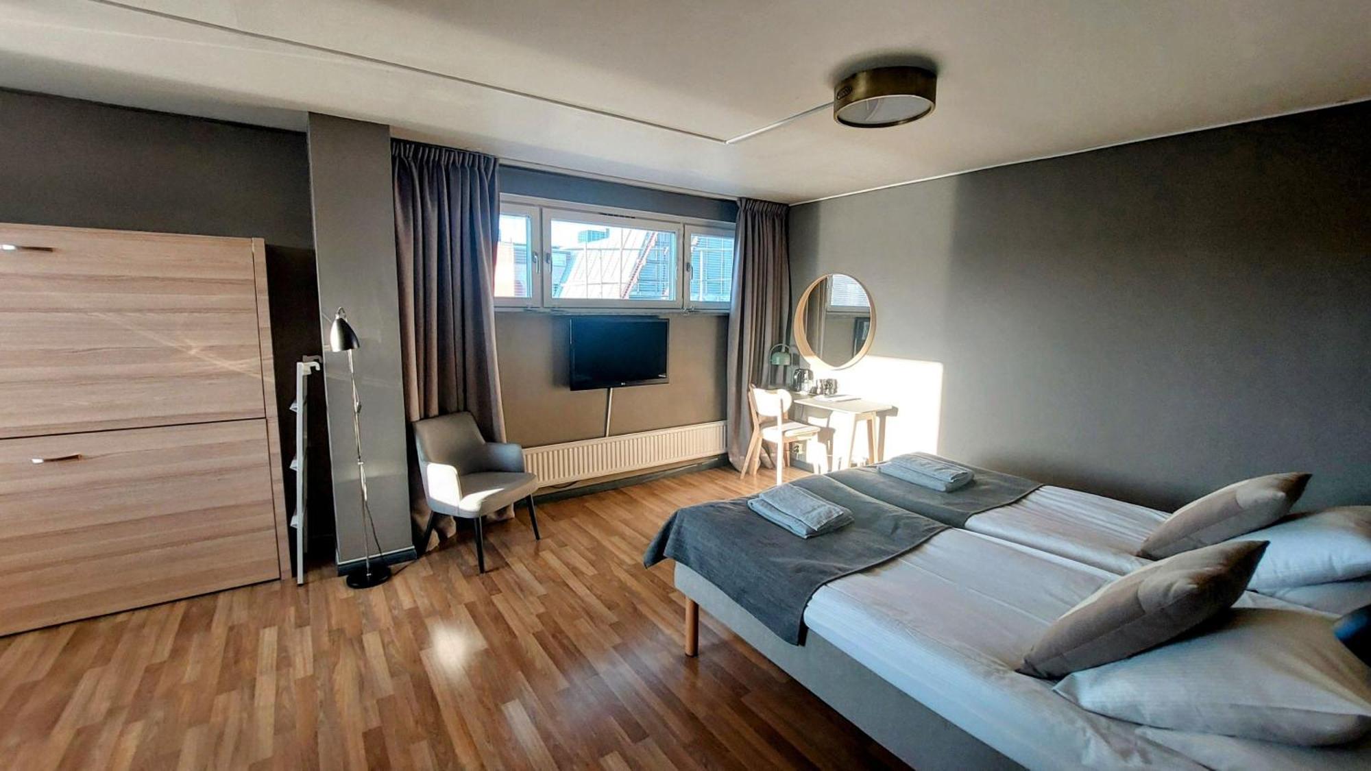 Hotel Bishops Arms Мора Екстериор снимка