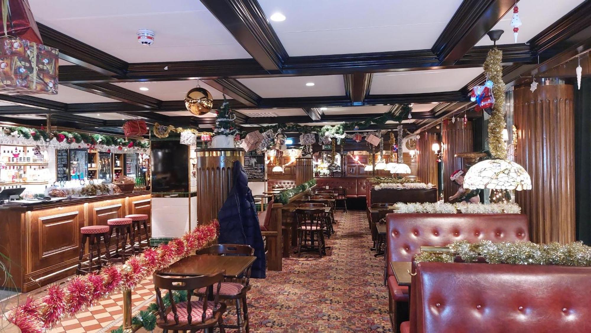 Hotel Bishops Arms Мора Екстериор снимка