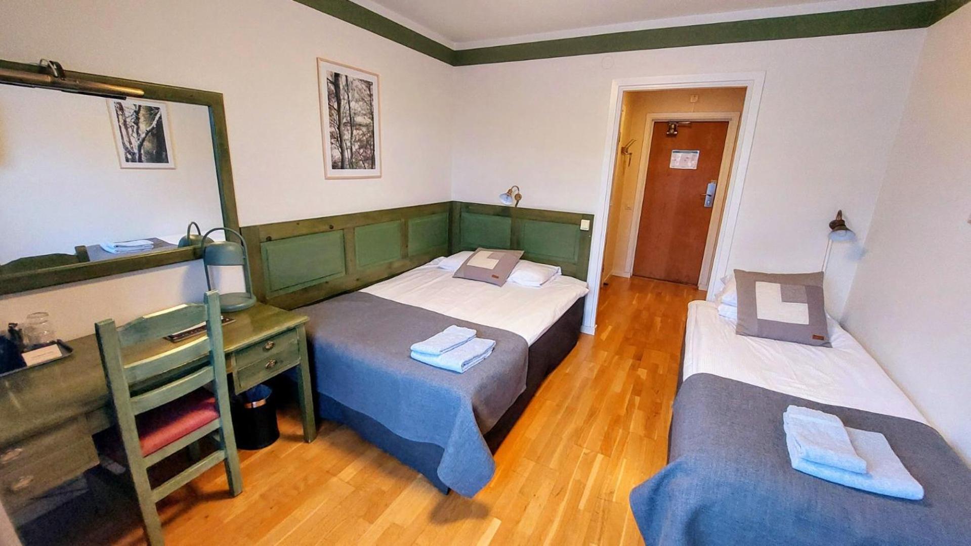 Hotel Bishops Arms Мора Екстериор снимка