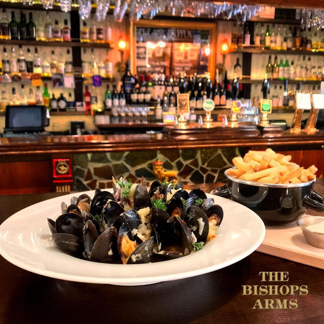 Hotel Bishops Arms Мора Екстериор снимка