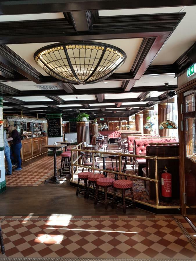 Hotel Bishops Arms Мора Екстериор снимка