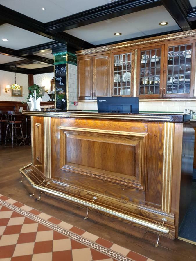 Hotel Bishops Arms Мора Екстериор снимка